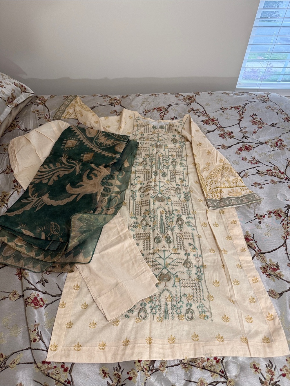 Embroidered lawn 3pcs